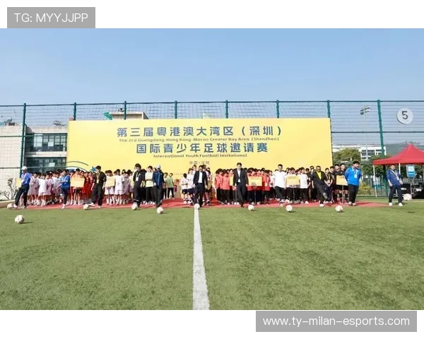 “青训营地成功举办国际青少年足球交流营”，国际青少年足球邀请赛